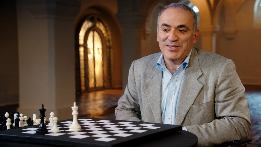 Garry Kasparov - Estratégia vs Tática & Estilo de Jogo Pessoal - Legendado   Mais um vídeo Garry Kasparov, esse é um trecho da Master Class do Kasparov,  em que ele fala